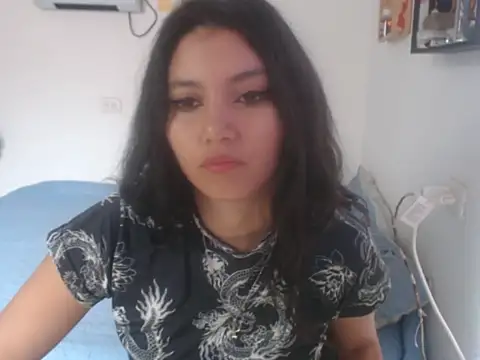 Snapshot of HannaKlein chatting on 09.19.25 HannaKlein online show from 09.19.25