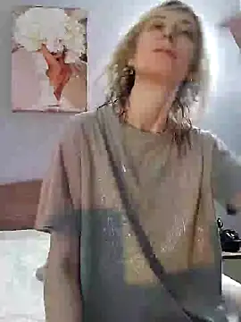 Snapshot of AvelinaLeoni chatting on 12.25.24 AvelinaLeoni online show from 12.25.24