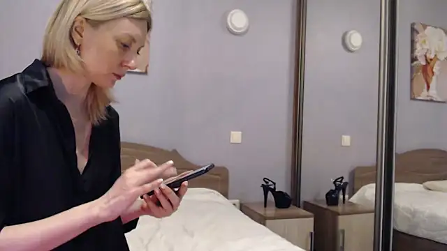 Snapshot of AvelinaLeoni chatting on 01.27.25 AvelinaLeoni online show from 01.27.25