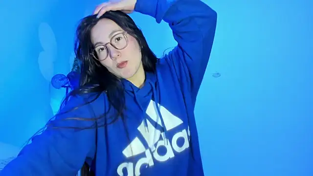 Elle Lee  online show from 03.14.25