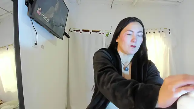 Elle Lee  online show from 10.07.25