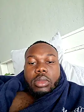 Snapshot of LaughRiotX chatting on 11.04.25 LaughRiotX online show from 11.04.25