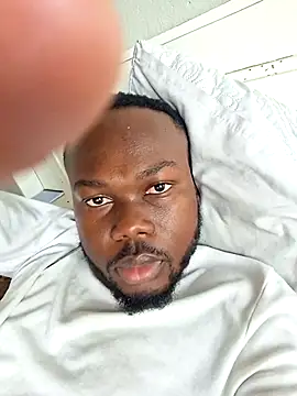 Snapshot of LaughRiotX chatting on 11.08.25 LaughRiotX online show from 11.08.25