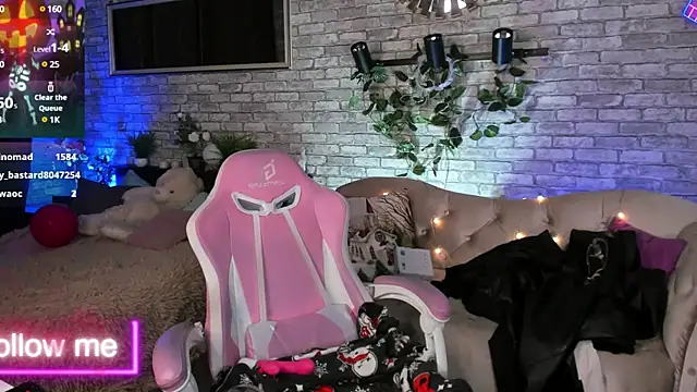 Snapshot of Alex_Howell chatting on 01.20.25 Alex Howell online show from 01.20.25