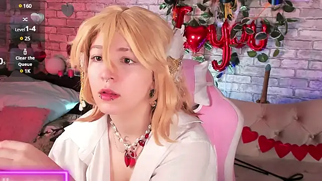 Snapshot of Alex_Howell chatting on 02.08.25 Alex Howell online show from 02.08.25