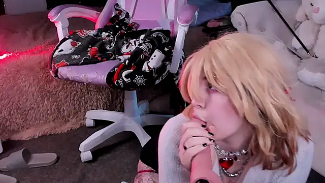 Snapshot of Alex_Howell chatting on 02.11.25 Alex Howell online show from 02.11.25