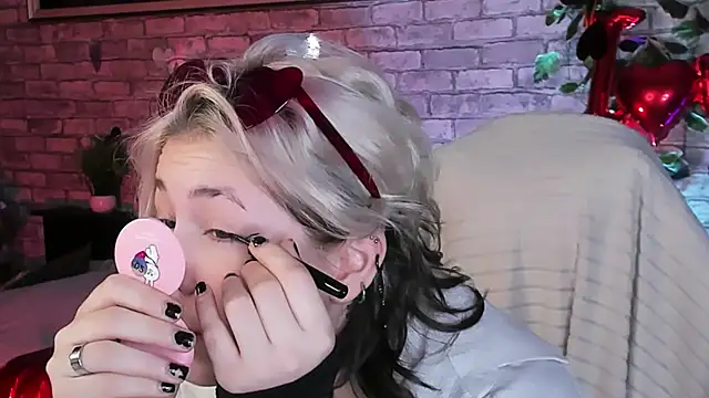 Snapshot of Alex_Howell chatting on 02.12.25 Alex Howell online show from 02.12.25