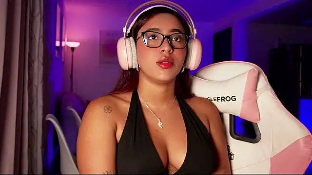 Snapshot of MavyStar chatting on 02.22.26 MavyStar online show from 02.22.26