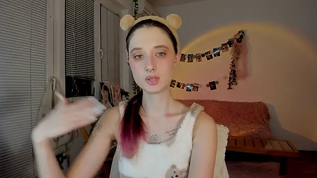 Snapshot of Jenny_darling_love chatting on 12.24.24 Jenny darling love online show from 12.24.24