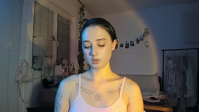 Snapshot of Jenny_darling_love chatting on 09.24.25 Jenny darling love online show from 09.24.25