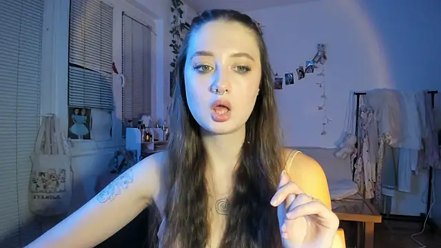 Snapshot of Jenny_darling_love chatting on 10.04.25 Jenny darling love online show from 10.04.25