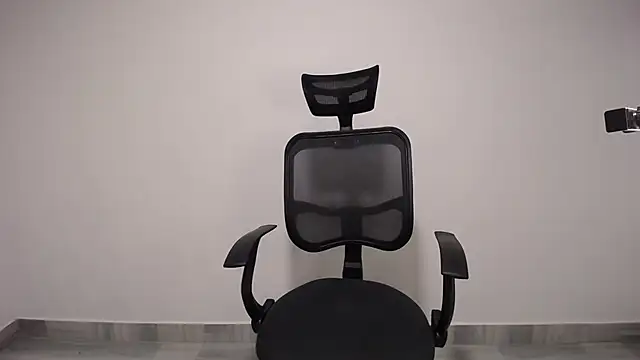 Snapshot of present_the_magic chatting on 12.06.24 present the magic online show from 12.06.24