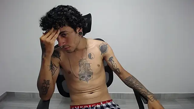 Snapshot of present_the_magic chatting on 12.06.24 present the magic online show from 12.06.24