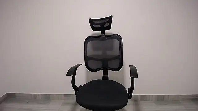 Snapshot of present_the_magic chatting on 12.08.24 present the magic online show from 12.08.24