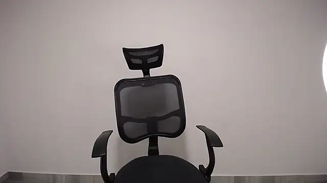 Snapshot of present_the_magic chatting on 12.09.24 present the magic online show from 12.09.24