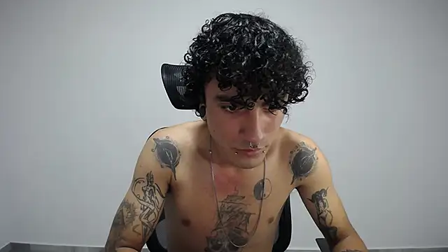 Snapshot of present_the_magic chatting on 12.09.24 present the magic online show from 12.09.24