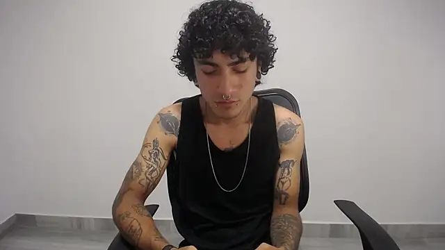 Snapshot of present_the_magic chatting on 01.15.25 present the magic online show from 01.15.25