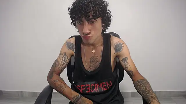 Snapshot of present_the_magic chatting on 01.27.25 present the magic online show from 01.27.25