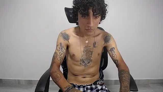 Snapshot of present_the_magic chatting on 01.31.25 present the magic online show from 01.31.25