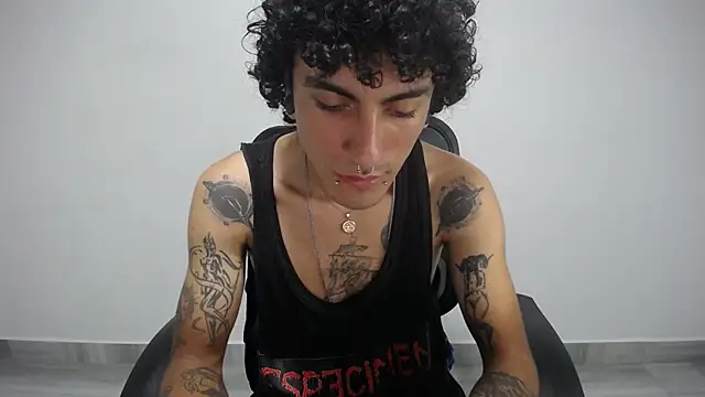 Snapshot of present_the_magic chatting on 01.31.25 present the magic online show from 01.31.25