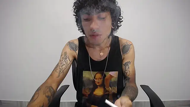 Snapshot of present_the_magic chatting on 02.06.25 present the magic online show from 02.06.25