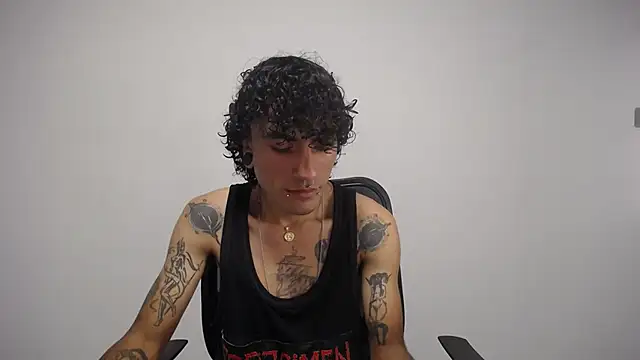 Snapshot of present_the_magic chatting on 02.11.25 present the magic online show from 02.11.25