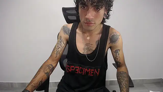 Snapshot of present_the_magic chatting on 02.12.25 present the magic online show from 02.12.25