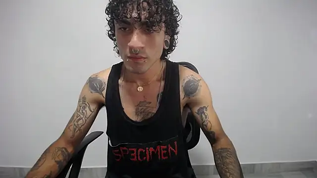 Snapshot of present_the_magic chatting on 02.14.25 present the magic online show from 02.14.25