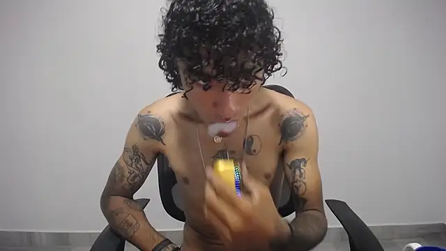 Snapshot of present_the_magic chatting on 02.17.25 present the magic online show from 02.17.25