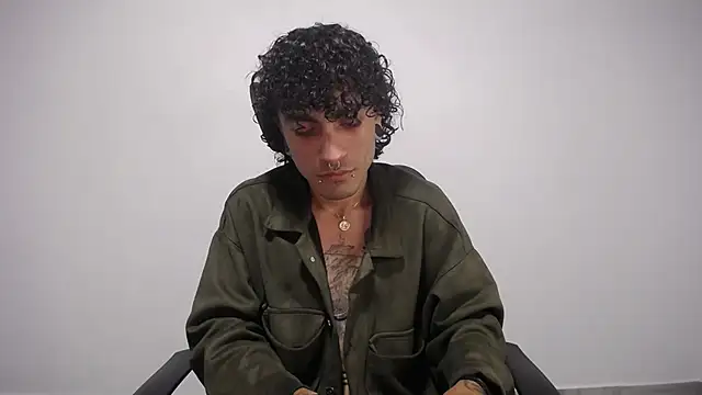 Snapshot of present_the_magic chatting on 02.19.25 present the magic online show from 02.19.25