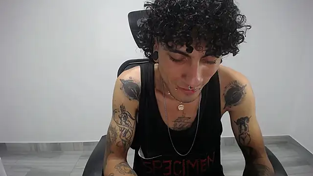 Snapshot of present_the_magic chatting on 02.21.25 present the magic online show from 02.21.25