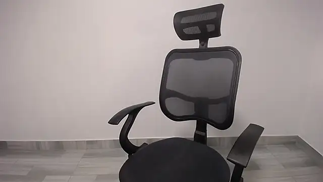 Snapshot of present_the_magic chatting on 02.23.25 present the magic online show from 02.23.25