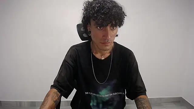 Snapshot of present_the_magic chatting on 02.24.25 present the magic online show from 02.24.25