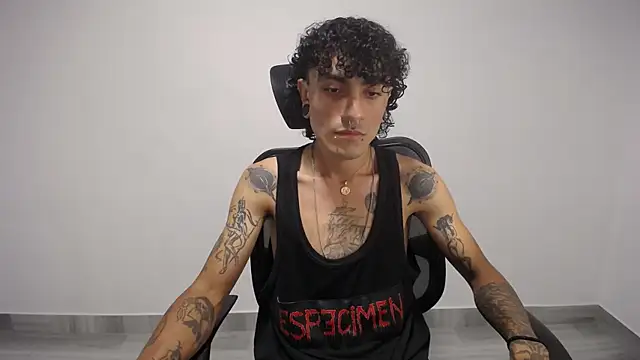 Snapshot of present_the_magic chatting on 02.26.25 present the magic online show from 02.26.25