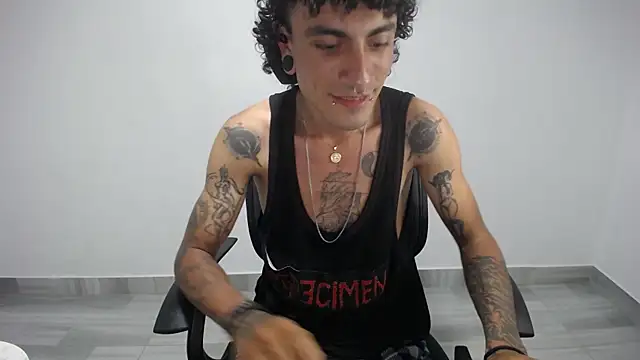 Snapshot of present_the_magic chatting on 02.26.25 present the magic online show from 02.26.25