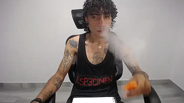 Snapshot of present_the_magic chatting on 02.27.25 present the magic online show from 02.27.25