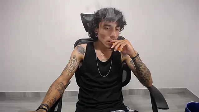 Snapshot of present_the_magic chatting on 03.13.25 present the magic online show from 03.13.25