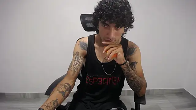 Snapshot of present_the_magic chatting on 03.16.25 present the magic online show from 03.16.25