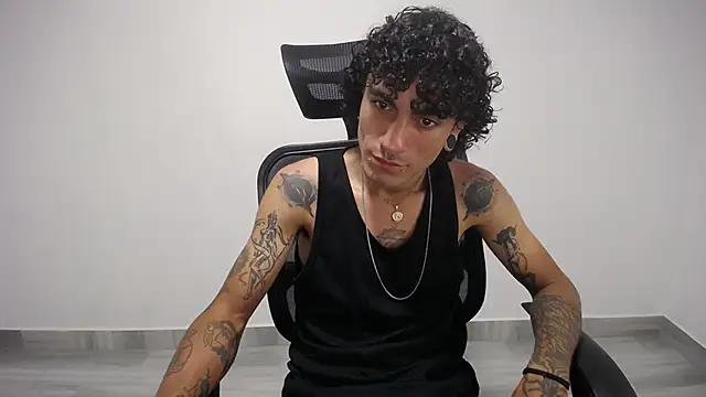 Snapshot of present_the_magic chatting on 03.19.25 present the magic online show from 03.19.25