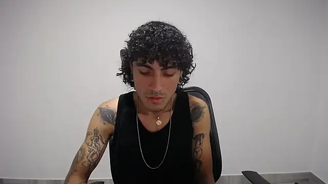 Snapshot of present_the_magic chatting on 03.21.25 present the magic online show from 03.21.25