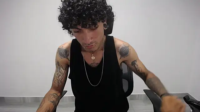 Snapshot of present_the_magic chatting on 03.21.25 present the magic online show from 03.21.25