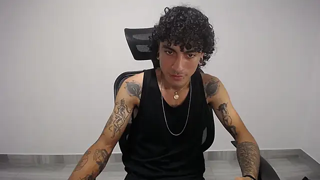 Snapshot of present_the_magic chatting on 03.22.25 present the magic online show from 03.22.25