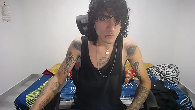 Snapshot of present_the_magic chatting on 09.10.25 present the magic online show from 09.10.25