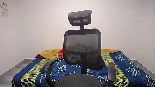 Snapshot of present_the_magic chatting on 09.11.25 present the magic online show from 09.11.25