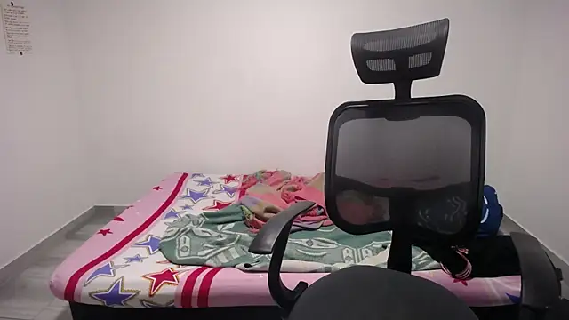 Snapshot of present_the_magic chatting on 09.20.25 present the magic online show from 09.20.25