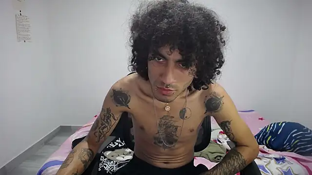 Snapshot of present_the_magic chatting on 09.26.25 present the magic online show from 09.26.25