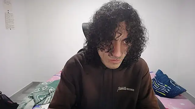 Snapshot of present_the_magic chatting on 10.11.25 present the magic online show from 10.11.25