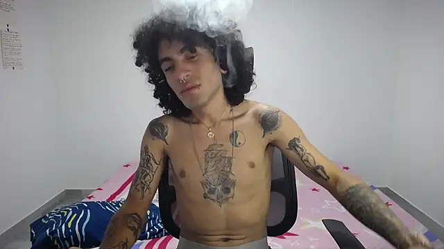 Snapshot of present_the_magic chatting on 10.14.25 present the magic online show from 10.14.25