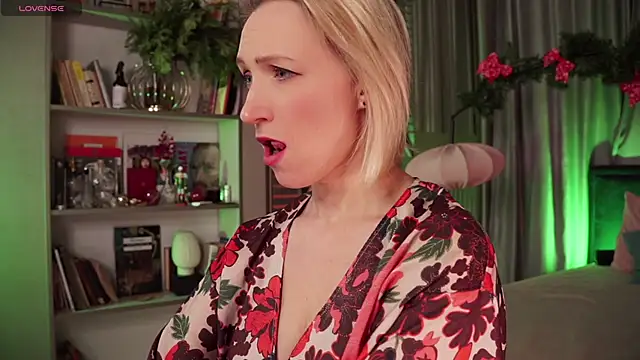 UmaTruewoman online show from 01.03.25