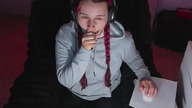 Snapshot of bonnie_moon_ chatting on 10.22.25 bonnie moon online show from 10.22.25